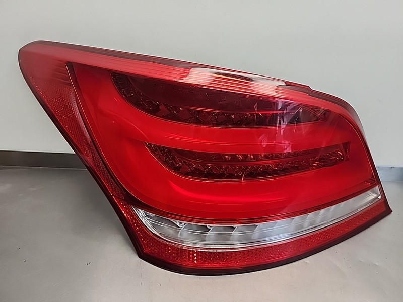 2011 - 16 HYUNDAI EQUUS DRIVER SIDE TAILLIGHT LED LH OEM Driver LR || 92401-3N5