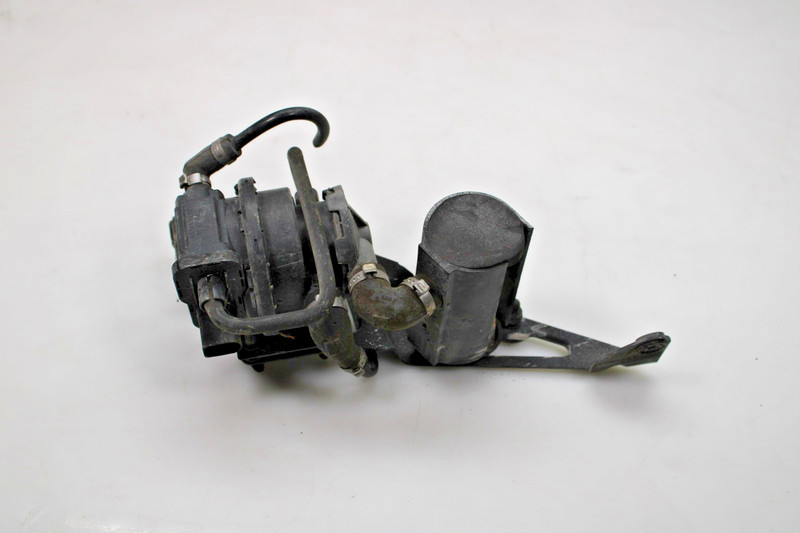 Audi TT MK1 Fuel Vapor Detection Leak Pump 00-06 OEM
