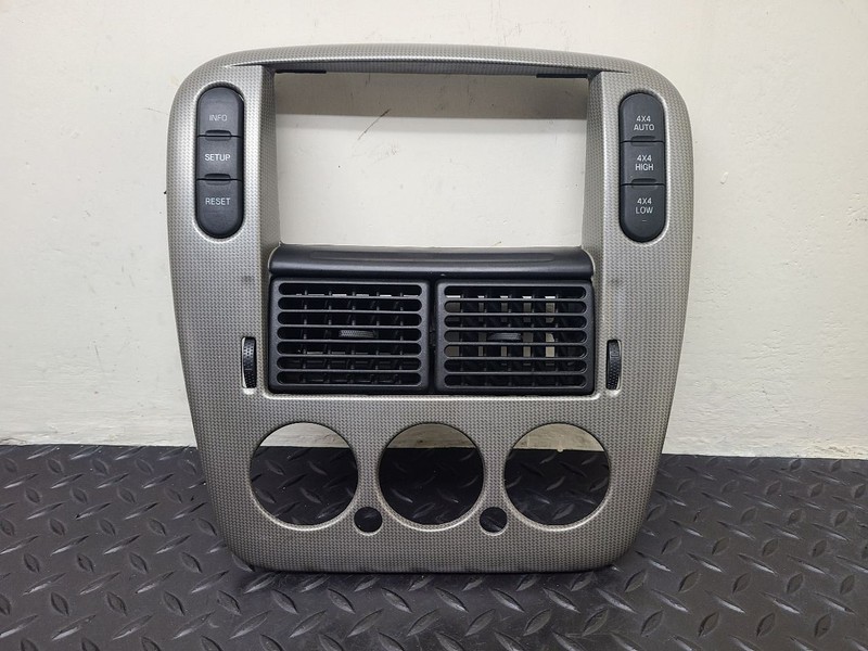02-05 Ford Explorer XLS Radio Climate Center Dash Bezel OEM 3L2Z-7804302-KAA