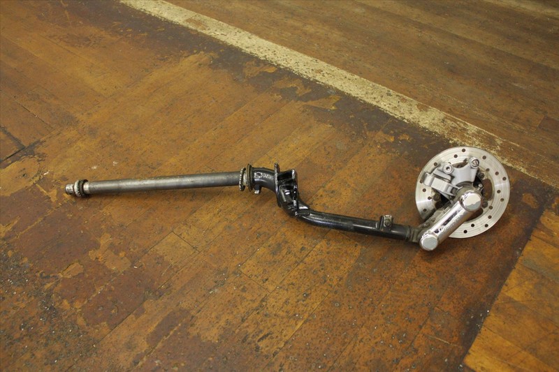 2001 VESPA PIAGGIO M198F FRONT BRAKE ROTOR HUB STEERING DRIVE STEM BAR ROD 01