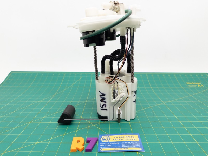 12-19 Nissan Versa FUEL GAS PUMP & LEVEL GAUGE SENSOR ASSEMBLY OEM