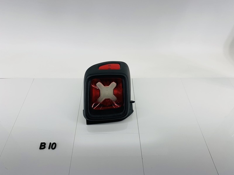 15-23 JEEP RENEGADE REAR LEFT DRIVER SIDE ON BODY TAIL LIGHT BRAKE LAMP OEM