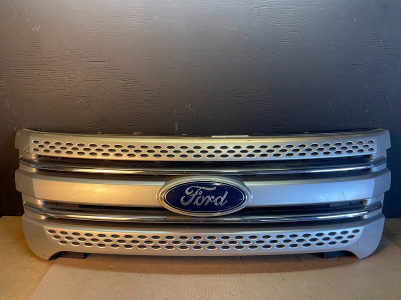 2011 to 2015 Ford Explorer Upper Front Grill Grille Oem AB7876 DG