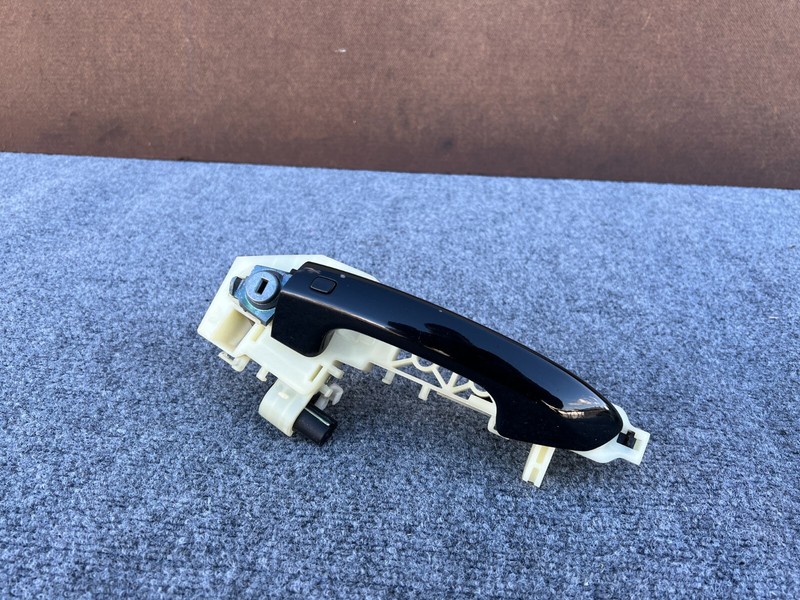 KIA STINGER 2018-2024 OEM FRONT LEFT DRIVER DOOR HANDLE KEYLESS ASSEMBLY (BLACK)