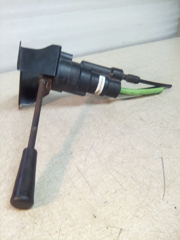 Bendix T-294035-A Not For Parking Valve w/ Mount