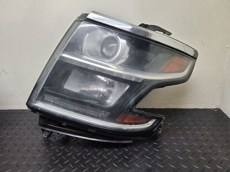 15-20 Chevrolet Suburban 1500 Left Driver Hid Headlamp Assembly OEM 84294340