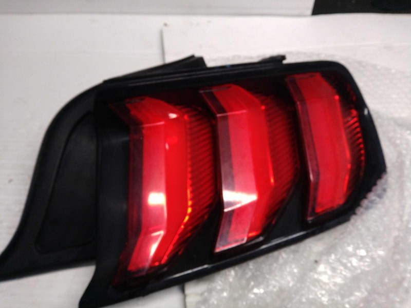 2019 Ford Mustang Right Tail Light Assembly Red OEM Used 7906957 102k Miles