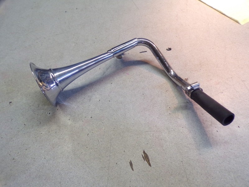Semi Truck Horn Assembly w/ Bracket 4-1/4" Wide*FREE SHIPPING*