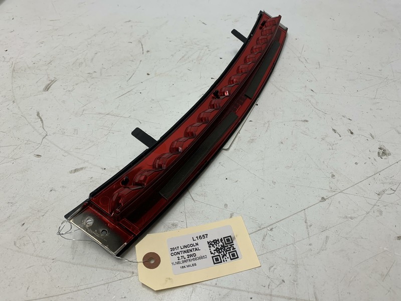 Rear High Mount 3rd Stop Light Lamp 2017 Lincoln Continental GD9B-F466B58 18 19