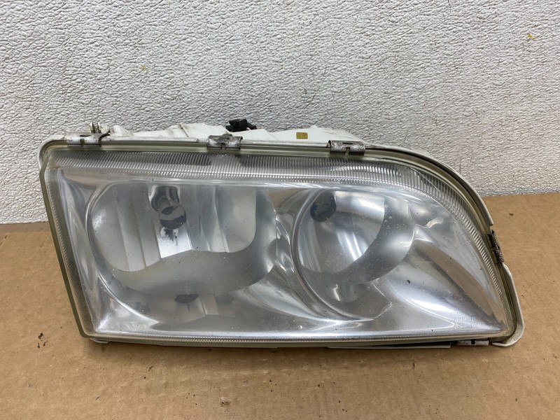 1999 Volvo S40 Right Passenger RH Headlight Oem F8553 DG1 Oem
