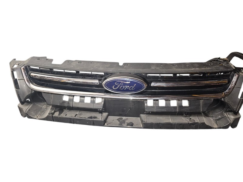 Used Upper Grille fits: 2014 Ford Escape upper Titanium Upper Grade A