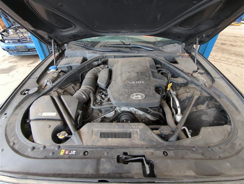 2015-2016 Hyundai Genesis Left Door Black OEM 557370 Used 161k Miles