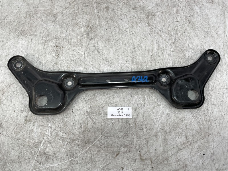 ✅ 08-17 OEM Mercedes W204 C250 Front Support Subframe Crossmember Plate