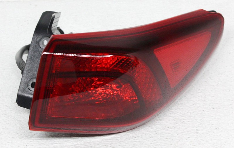 OEM Right Passenger Side Halogen Tail Lamp For Hyundai Kona 92402-J9510