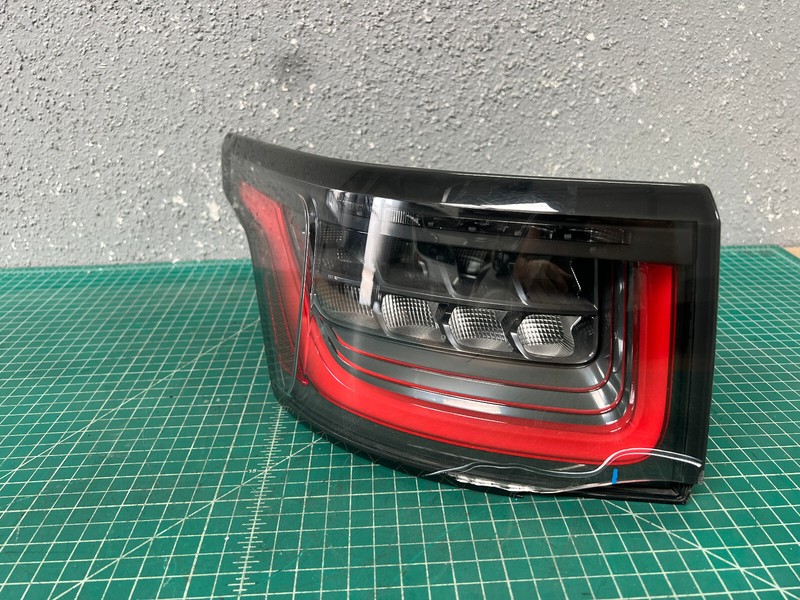 DAMAGE 18-22 Range Rover L494 REAR LEFT DRIVER SIDE OUTER LED TAIL LIGHT OEM