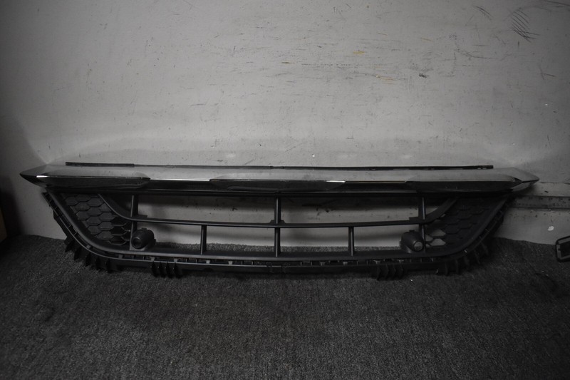 MERCEDES BENZ X247 FRONT LOWER GRILLE FACTORY OEM