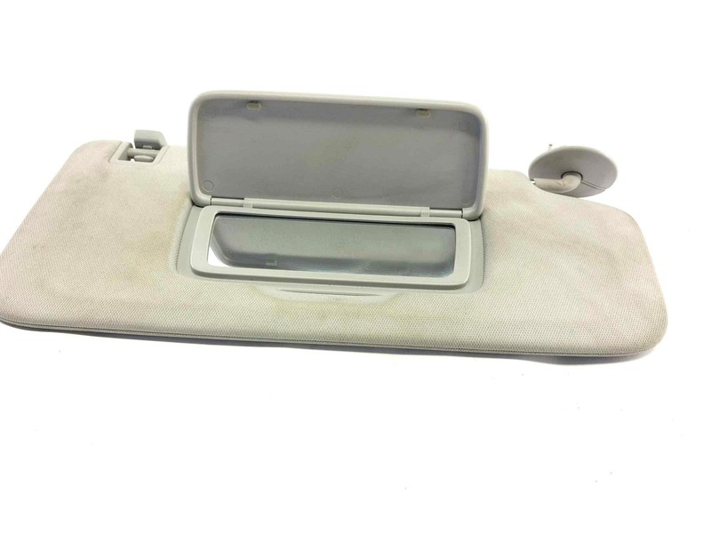 2021-2024 Chevy Trailblazer Lt RH Passenger Sun Visor w/o Illumination OEM