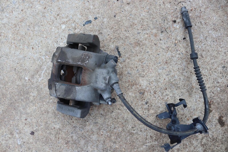 2017-2019 BMW 330I F30 FRONT RIGHT PASSENGER SIDE BRAKE CALIPER W/ HOSE OEM