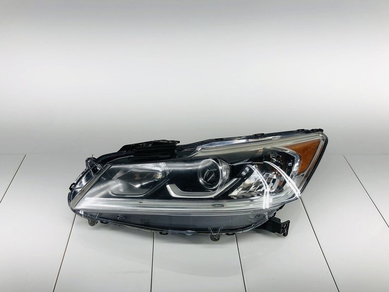 HONDA ACCORD FRONT LEFT DRIVER SIDE HEADLIGHT HALOGEN LAMP OEM