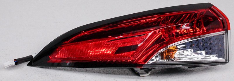 OEM Toyota Corolla Outer Left Driver Side Tail Lamp 81560-02C10 - 1 Lens Chip