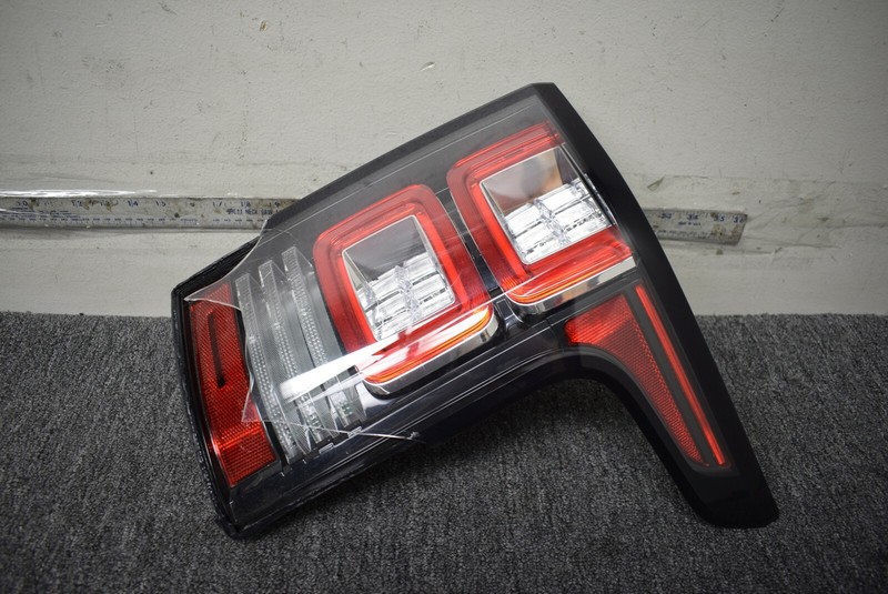 2013-2017 LAND ROVER L405 RIGHT SIDE REAR TAIL LIGHT FACTORY OEM