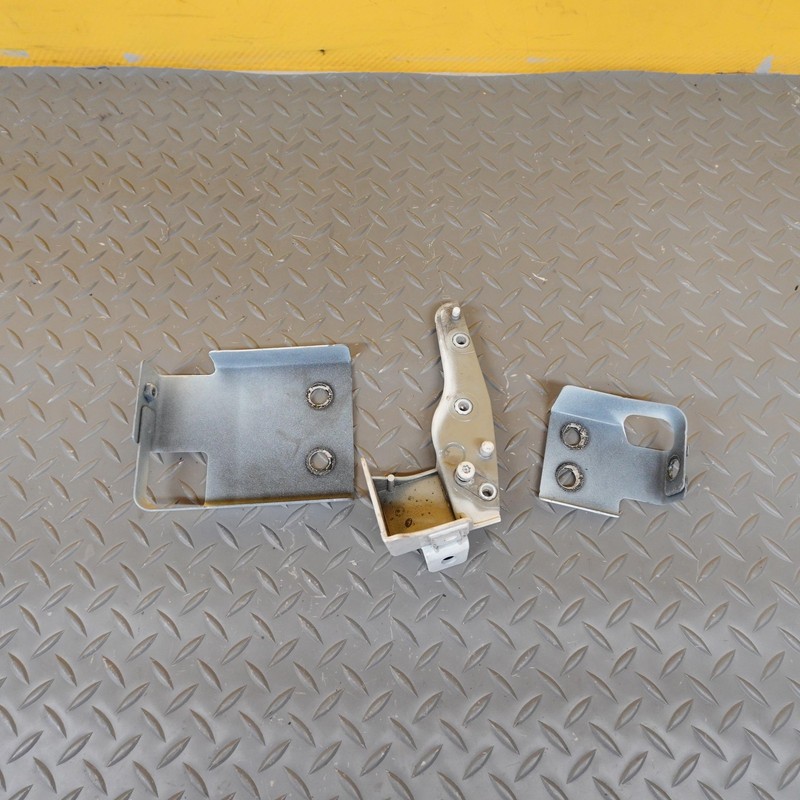 2017-2020 JAGUAR F-PACE Front Right Side Fender Mount Support Bracket SET OEM
