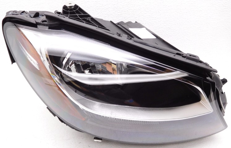 Mercedes-Benz C-Class Sedan Right Passenger Side Headlamp Lens Flaw