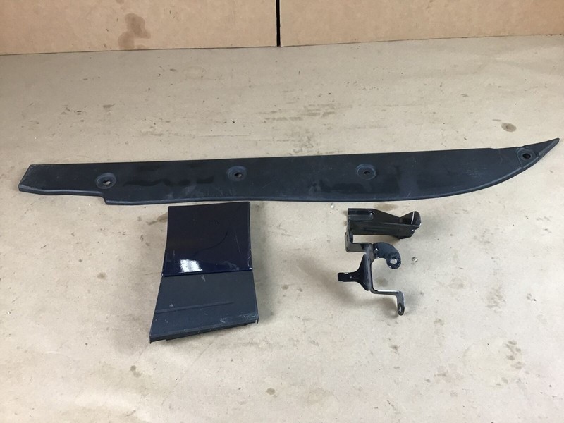 Porsche Cayenne Turbo 2011 Right Fender Insulator Molding Bracket Set 11-16 ;:A