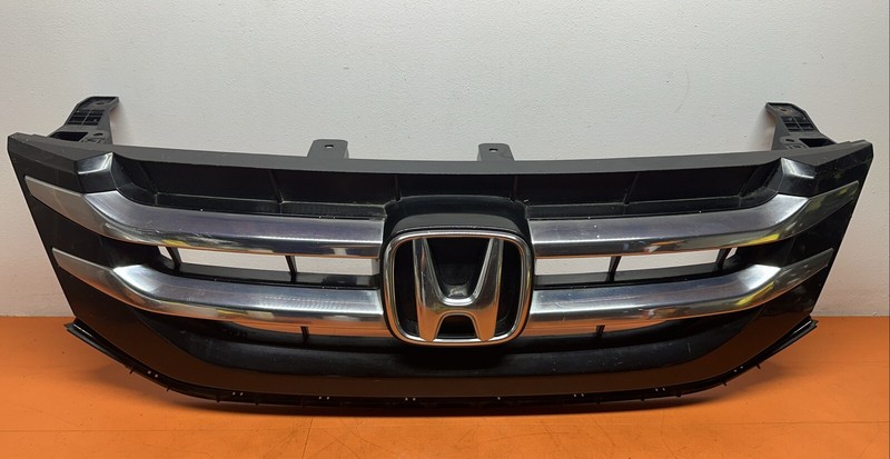75100TK8A110 | 14 - 17 HONDA ODYSSEY FRONT BUMPER COVER UPPER GRILLE EMBLEM OEM
