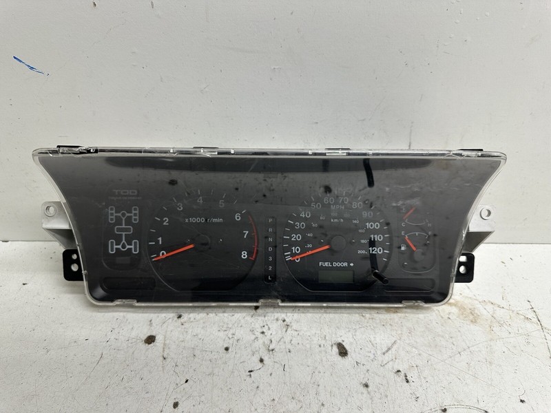 2002 Isuzu Trooper 4x4 A/T Cluster Speedometer tach gauges instrument panel oem
