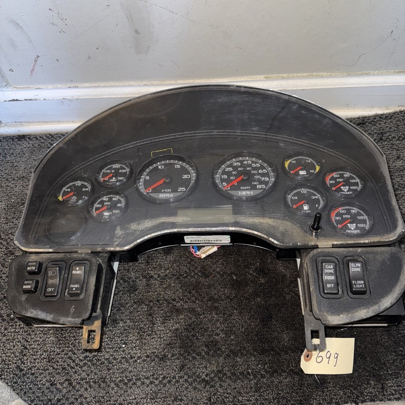 International Instrument Cluster Speedometer P/N 6112194C92,32484-327