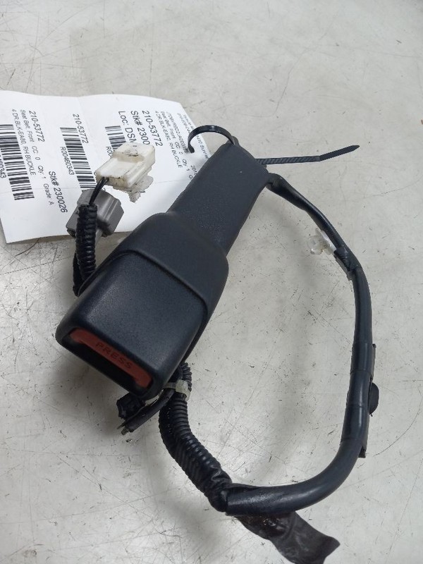 16-19 TOYOTA MIRAI PASSENGER SIDE FRONT SEAT BELT BUCKLE