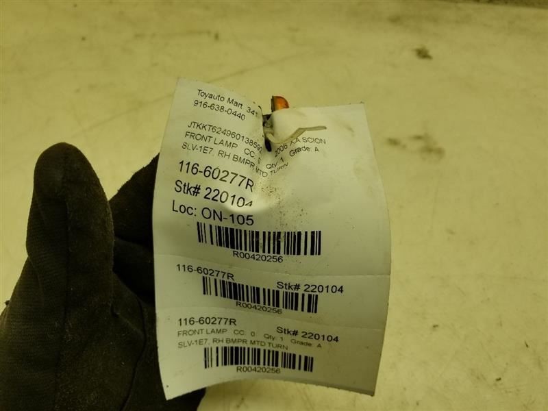 04 05 06 SCION XA FRONT PASSENGER RIGHT BUMPER SIDE MARKER LIGHT