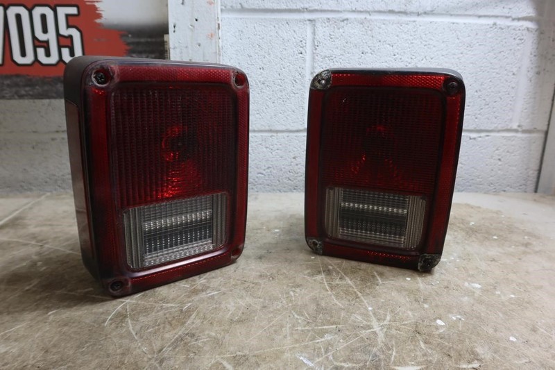 2007-2018 Jeep Wrangler JK OEM Left & Right Tail Light Lamp Pair 55077891