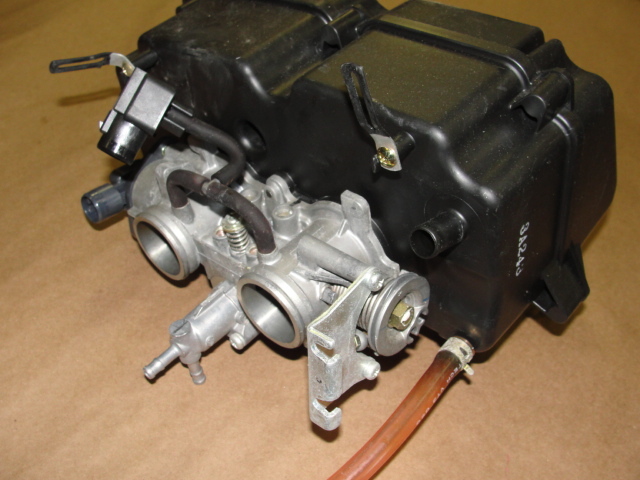 03 HONDA FSC 600 A SILVERWING THROTTLE BODY WITH AIR INTAKE BOX SENSORS FSC600