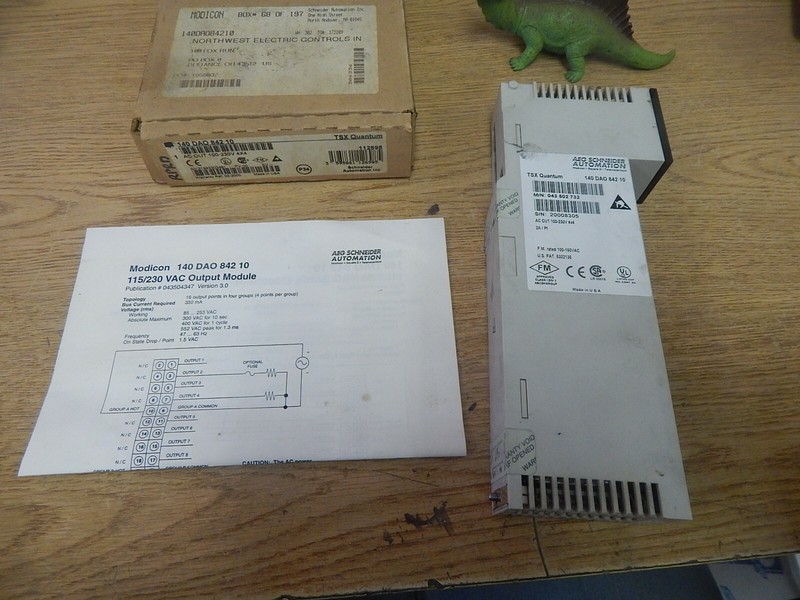 AEG Schneider Automation 140 DAO 84210 TSX Quantum 112698 *FREE SHIPPING*