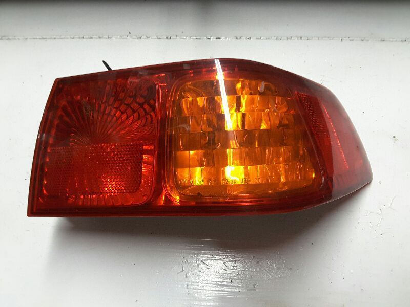 00 01 TOYOTA CAMRY R. TAIL LIGHT QUARTER PANEL MOUNTED NAL MFR 111411
