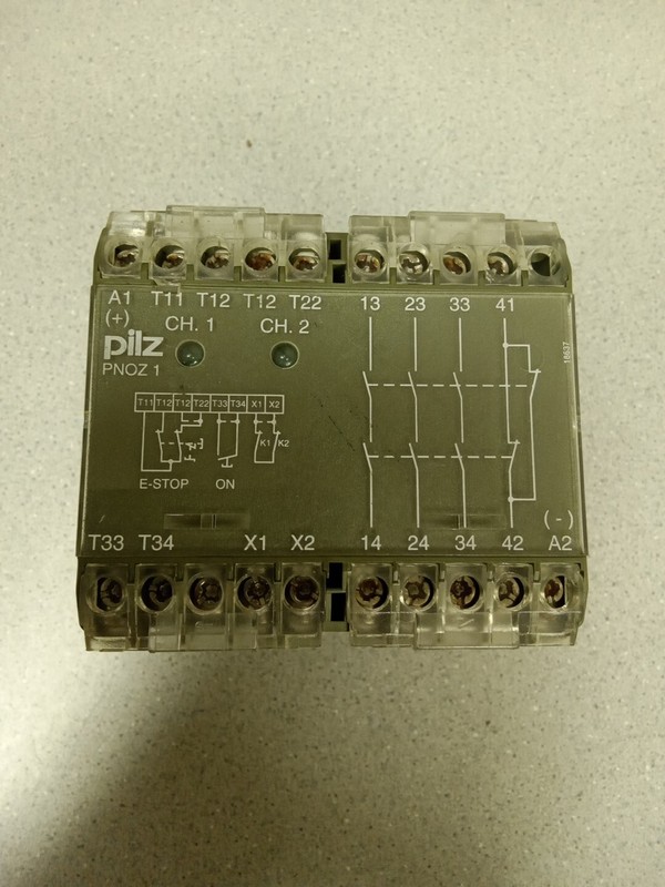 Pilz 475695 safety relay PNOZ 1 3S 10 24VDC 3.5W