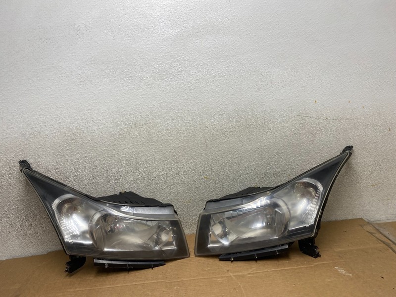 2011 to 2015 Chevrolet Cruze Halogen Left+Right Set Headlights Z1318 DW