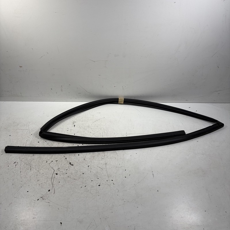09-13 Honda Fit Right Front Door Channel Run Molding 72235-TF0-003 OEM