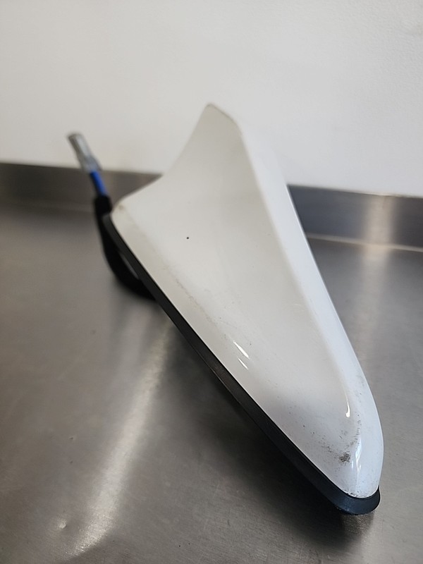 OE 2019 2020 2021 Hyundai Veloster Rear Roof Shark Fin Antenna 96210-J3000P6W