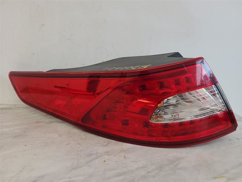 Driver Tail Light Fits 2013 OPTIMAKIA 575062