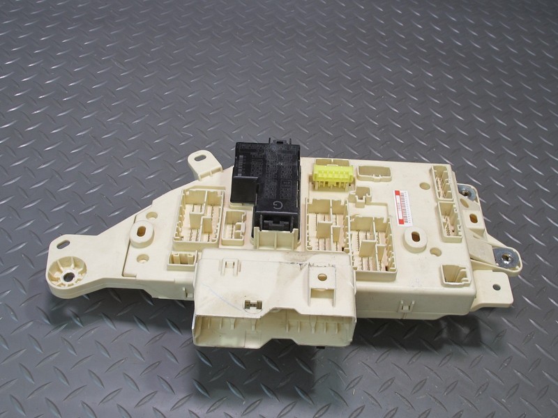 2003-2007 LEXUS UZJ100L LX470 DASH FRONT RIGHT JUNCTION CABIN FUSE RELAY BOX