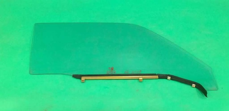 80 81 CIVIC HTBK PASSENGER RIGHT FRONT WINDOW DOOR GLASS OEM 3502-26