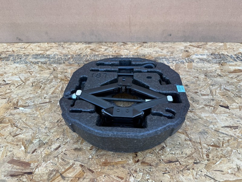 KIA STINGER 2018-2023 OEM EMERGENCY SPARE TIRE ROAD ASSIST JACK TOOL WITH FOAM