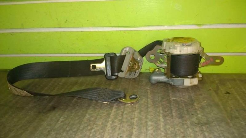 03VIBE 1.8L AT PASSENGER RIGHT FRONT SEAT BELT RETRACTOR OEM 1456-8