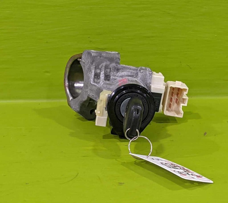 14 15 16 COROLLA IGNITION SWITCH CYLINDER HOUSING W/KEY OEM 3892-7