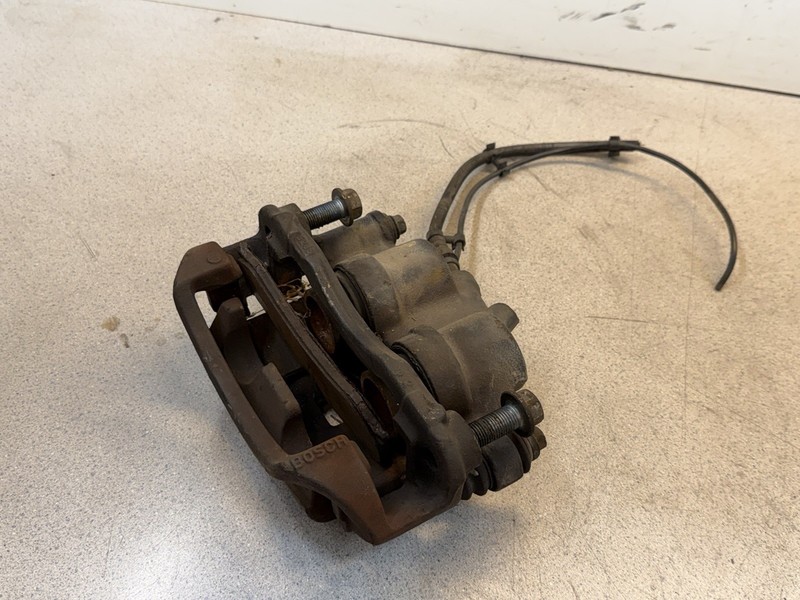 02-06 Dodge Mercedes Freightliner Sprinter 3500 Front Right Brake Caliper BOSCH