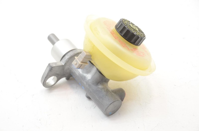 99-00 Porsche 911 3.4L Brake Master Cylinder