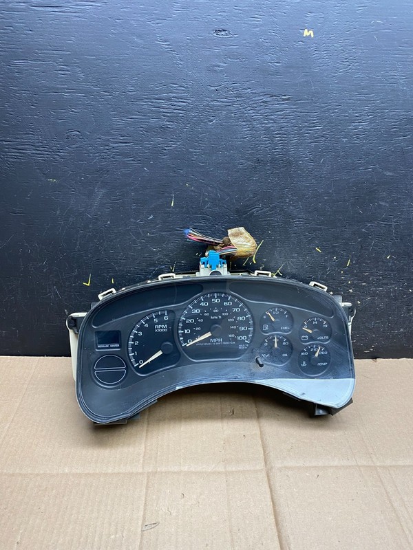 2002 GMC Yukon Speedometer Cluster Gauge Oem AA4552 DG